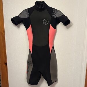 Seavenger women’s Swim Rashguard - Black and salmon